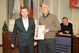 И словом, и делом: помощников депутатов Волгодонской городской Думы отметили за помощь советам ТОСов